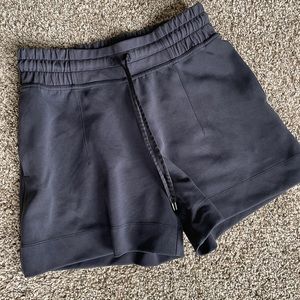 Lululemon Soft Ambitions Shorts Size 8, Black